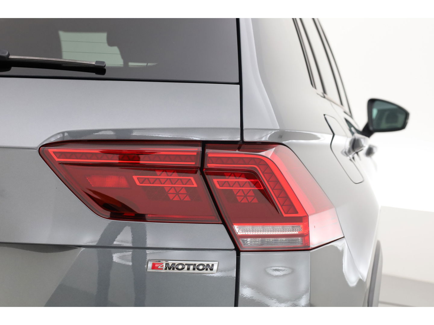 Volkswagen Tiguan 2.0 TDI 4Motion R-Line DSG | Trekhaak | HUD |  Adapt. Cruise | CarPlay | Navi | Stoelverw.