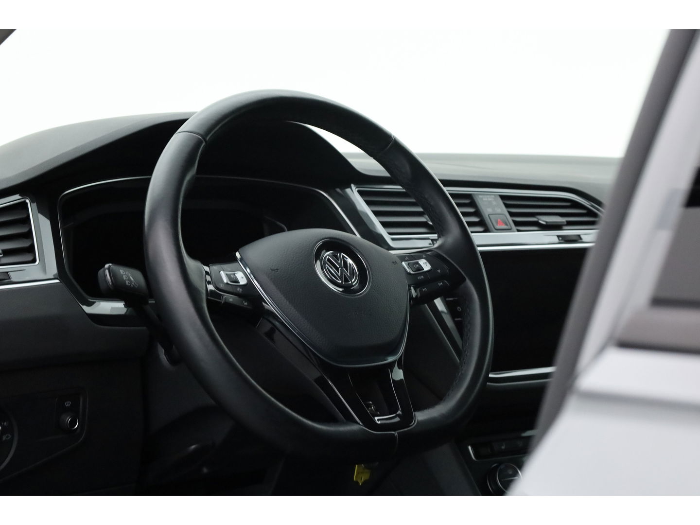 Volkswagen Tiguan 2.0 TDI 4Motion R-Line DSG | Trekhaak | HUD |  Adapt. Cruise | CarPlay | Navi | Stoelverw.