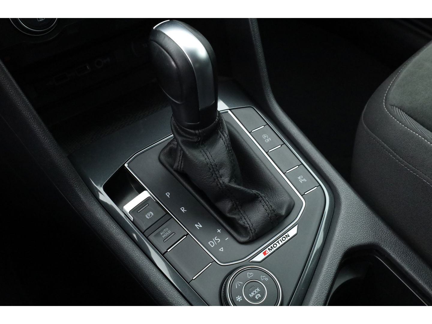 Volkswagen Tiguan 2.0 TDI 4Motion R-Line DSG | Trekhaak | HUD |  Adapt. Cruise | CarPlay | Navi | Stoelverw.