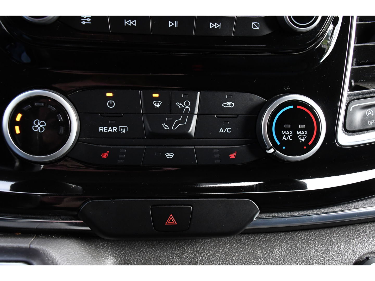 Ford Transit Custom 320 2.0 TDCI L2H1 Tourneo Adaptieve Cruise, 8 Persoons, Camera, 185pk, Carplay, Xenon, Leder, Full Options!