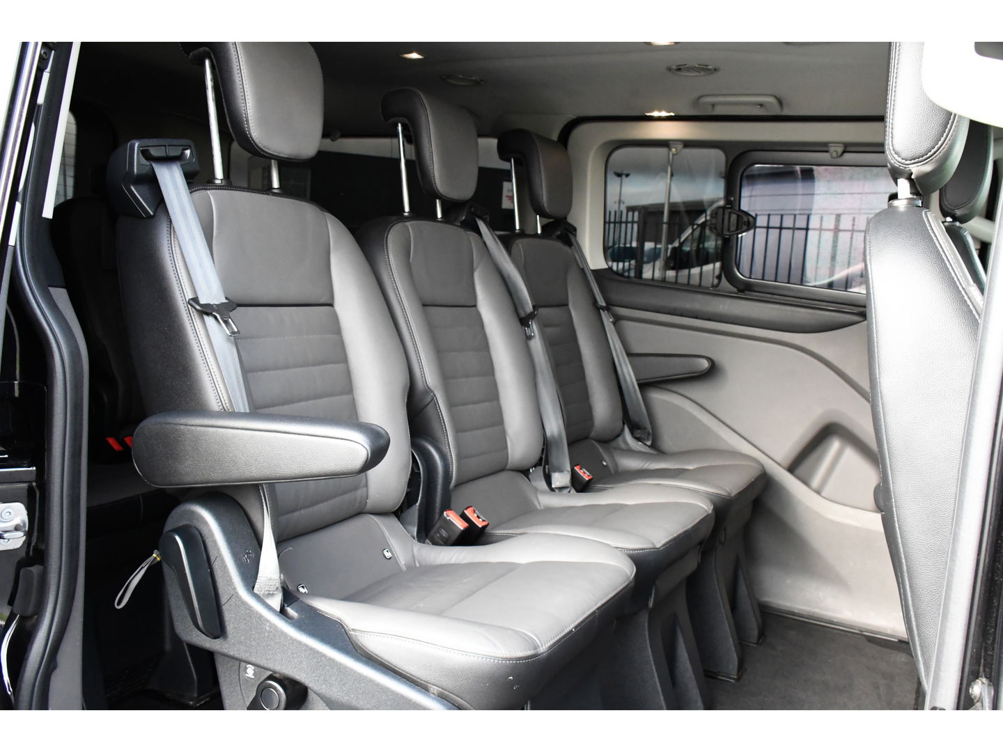 Ford Transit Custom 320 2.0 TDCI L2H1 Tourneo Adaptieve Cruise, 8 Persoons, Camera, 185pk, Carplay, Xenon, Leder, Full Options!