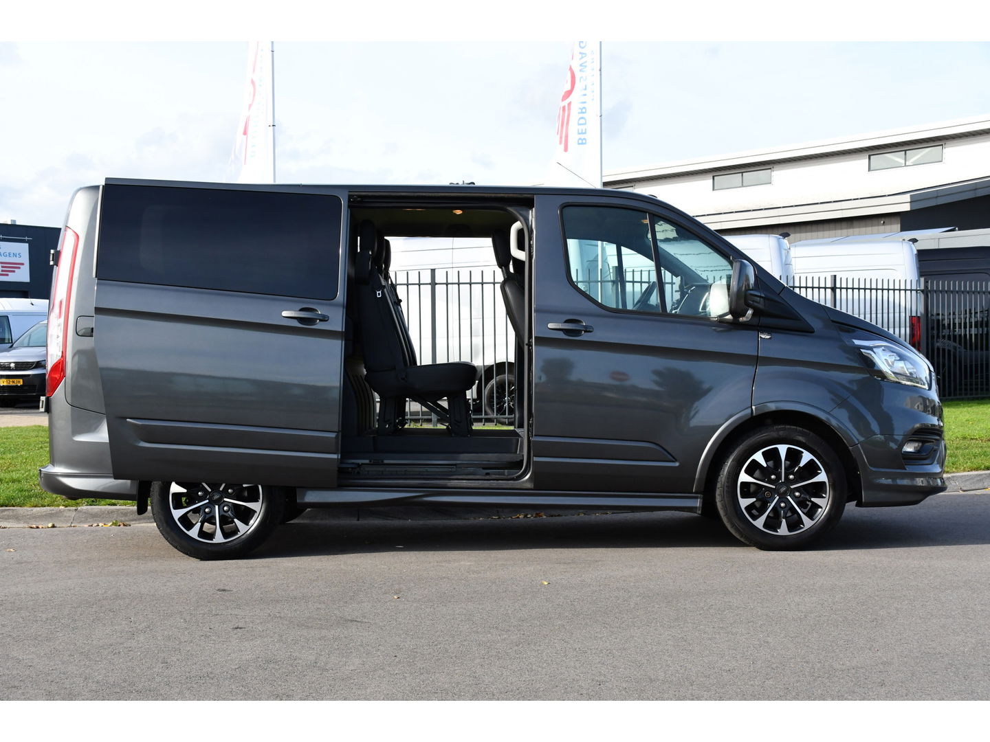 Ford Transit Custom 2.0 TDCI L1H1 Sport DC Camera, Cruise, Carplay, 170pk, Automaat, Leder, Trekhaak, Stoelverwarming, NAVI, Uniek!