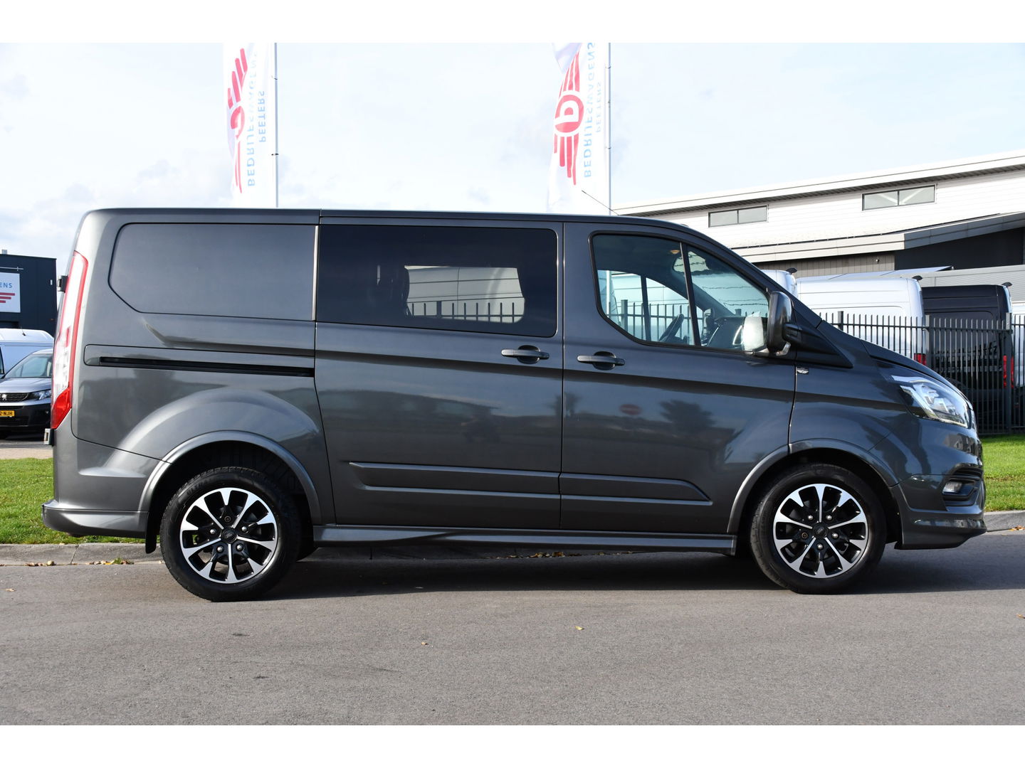 Ford Transit Custom 2.0 TDCI L1H1 Sport DC Camera, Cruise, Carplay, 170pk, Automaat, Leder, Trekhaak, Stoelverwarming, NAVI, Uniek!