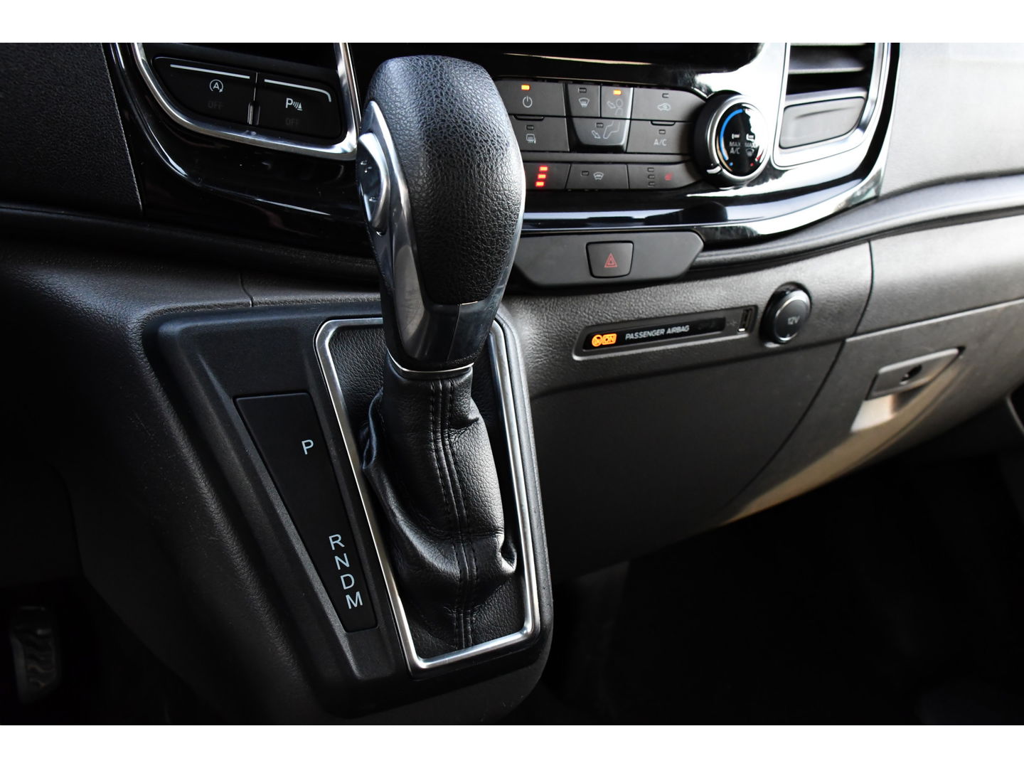 Ford Transit Custom 2.0 TDCI L1H1 Sport DC Camera, Cruise, Carplay, 170pk, Automaat, Leder, Trekhaak, Stoelverwarming, NAVI, Uniek!