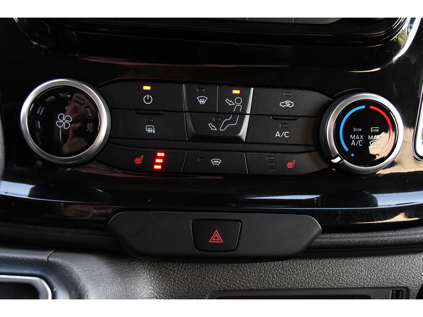 Ford Transit Custom 2.0 TDCI L1H1 Sport DC Camera, Cruise, Carplay, 170pk, Automaat, Leder, Trekhaak, Stoelverwarming, NAVI, Uniek!