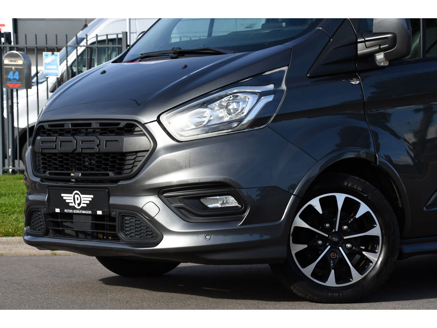 Ford Transit Custom 2.0 TDCI L1H1 Sport DC Camera, Cruise, Carplay, 170pk, Automaat, Leder, Trekhaak, Stoelverwarming, NAVI, Uniek!