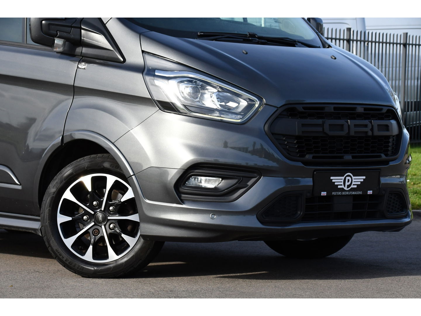 Ford Transit Custom 2.0 TDCI L1H1 Sport DC Camera, Cruise, Carplay, 170pk, Automaat, Leder, Trekhaak, Stoelverwarming, NAVI, Uniek!