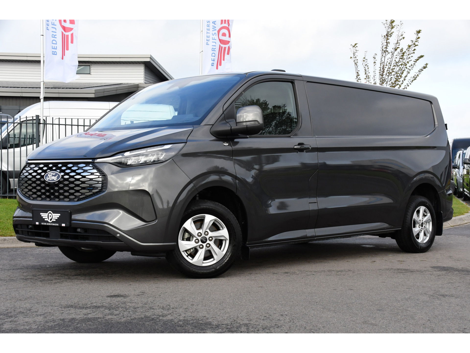 Ford E-Transit Cust. 340 L2H1 Limited 65 kWh DEMO, Virtual, Adaptieve Cruise, Camera, Carplay, Stoelverwarming, LED, 218pk, NAVI, Uniek!