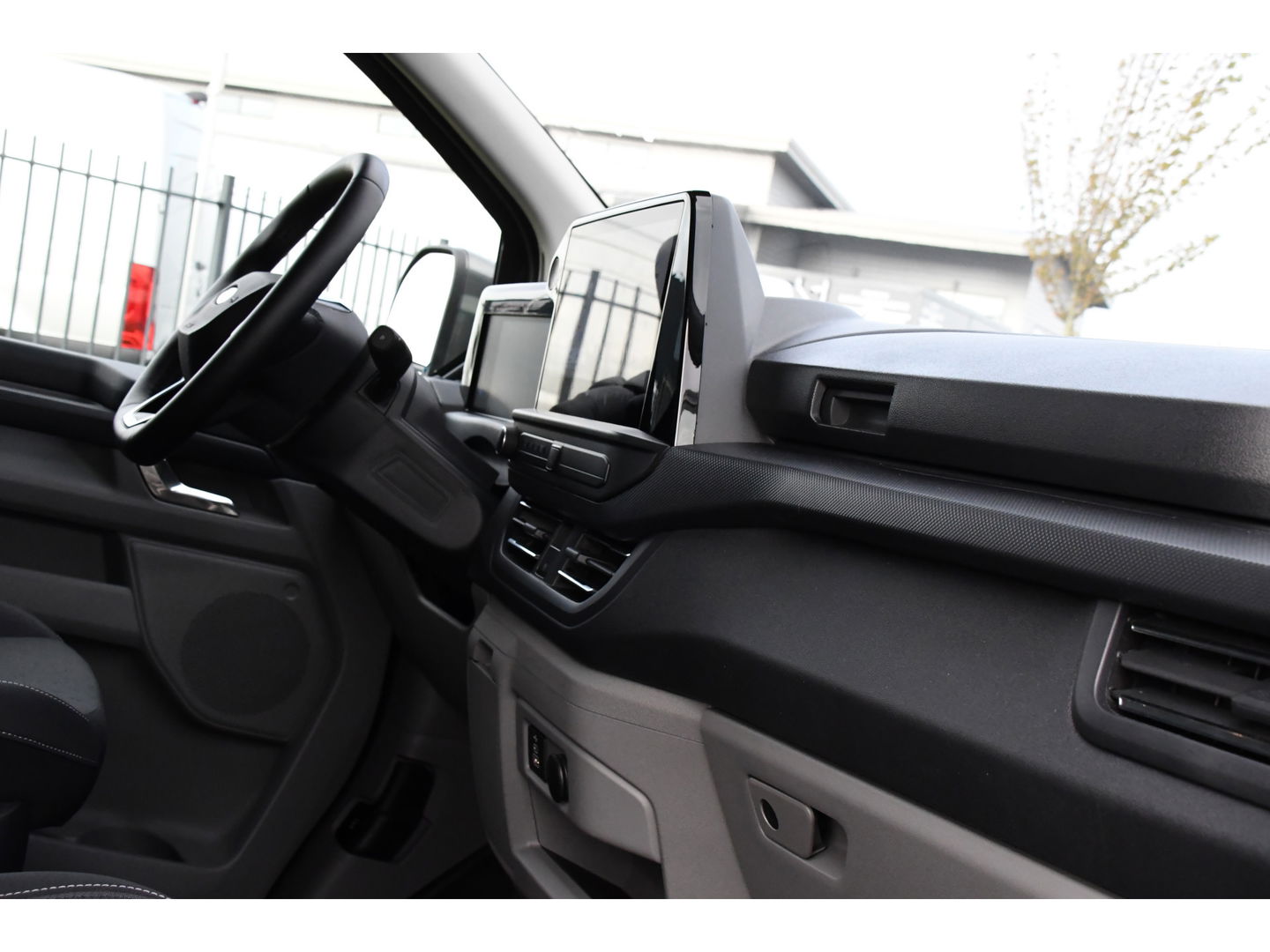 Ford E-Transit Cust. 340 L2H1 Limited 65 kWh DEMO, Virtual, Adaptieve Cruise, Camera, Carplay, Stoelverwarming, LED, 218pk, NAVI, Uniek!