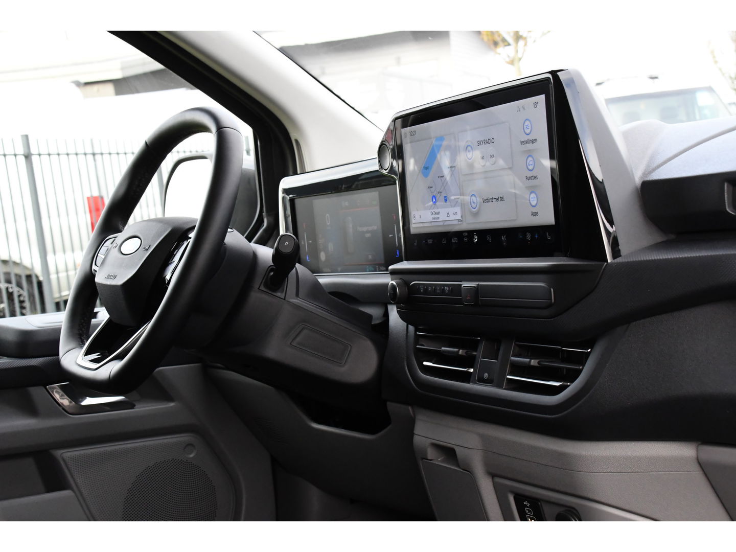 Ford E-Transit Cust. 340 L2H1 Limited 65 kWh DEMO, Virtual, Adaptieve Cruise, Camera, Carplay, Stoelverwarming, LED, 218pk, NAVI, Uniek!