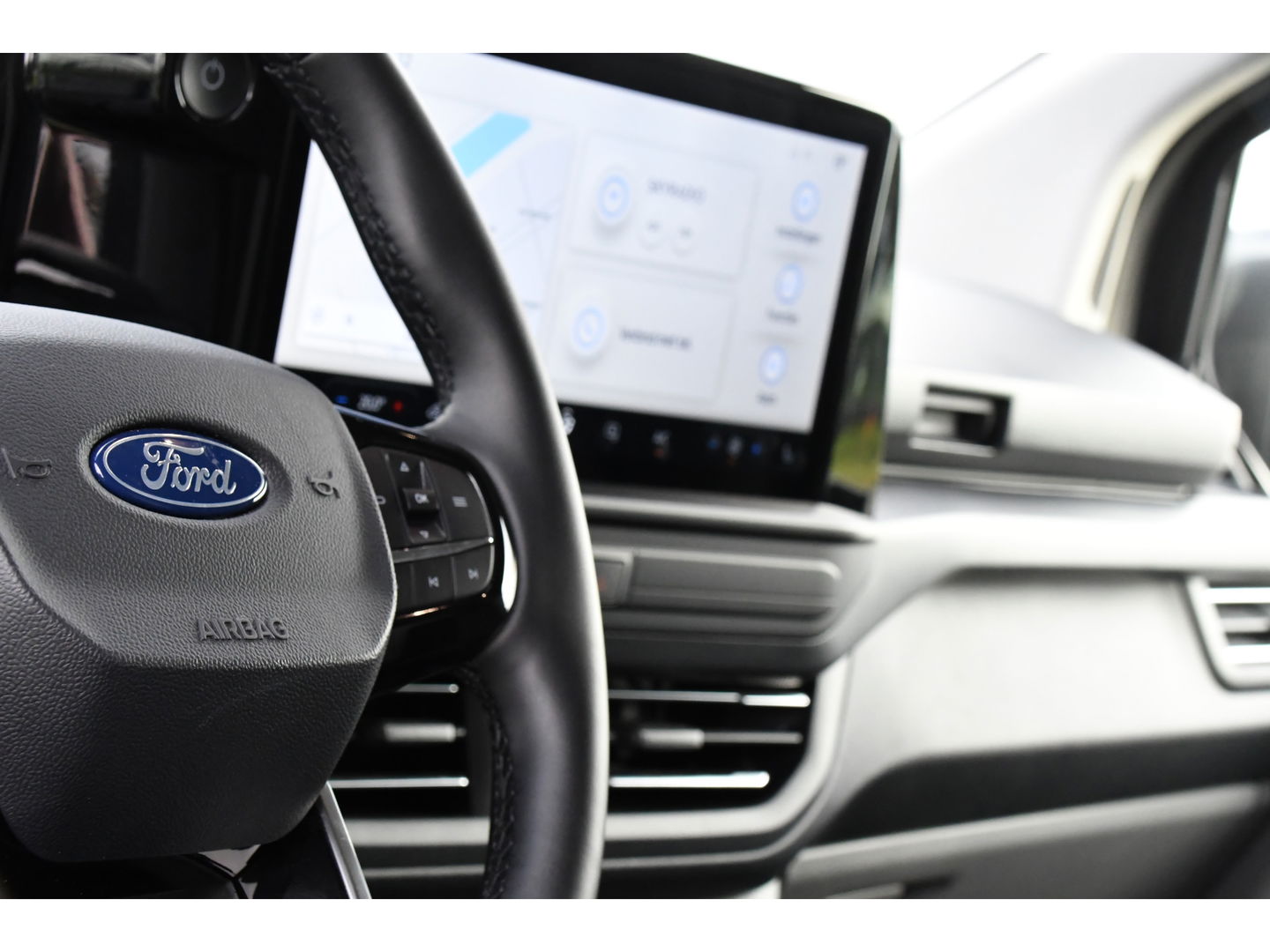 Ford E-Transit Cust. 340 L2H1 Limited 65 kWh DEMO, Virtual, Adaptieve Cruise, Camera, Carplay, Stoelverwarming, LED, 218pk, NAVI, Uniek!