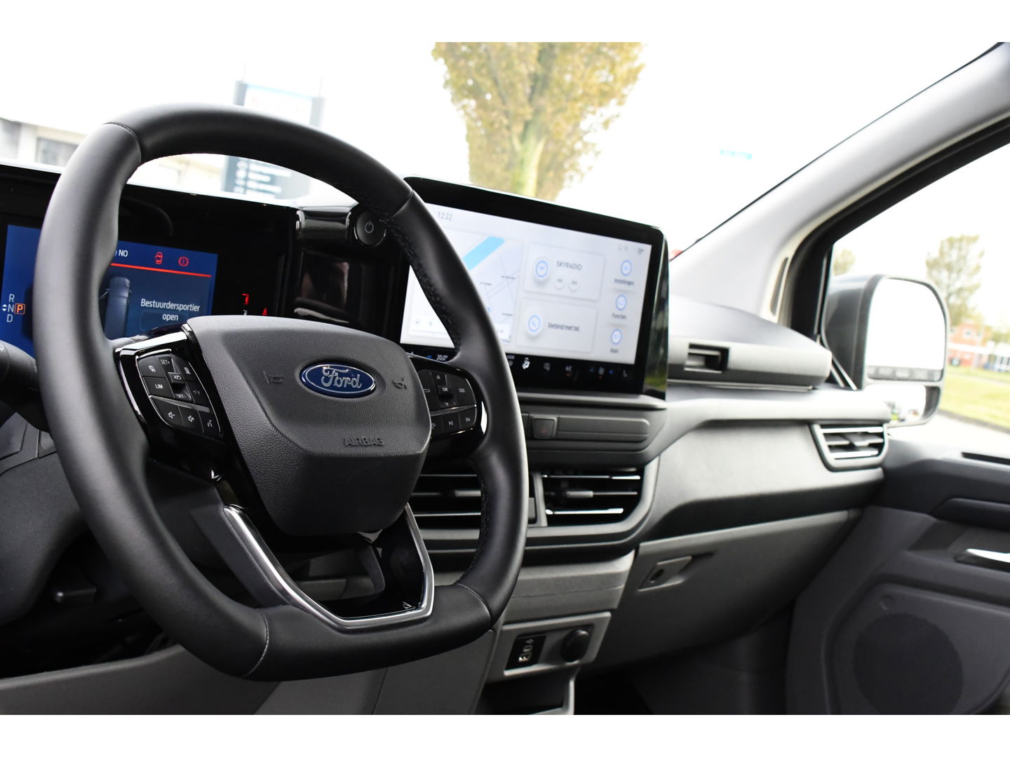 Ford E-Transit Cust. 340 L2H1 Limited 65 kWh DEMO, Virtual, Adaptieve Cruise, Camera, Carplay, Stoelverwarming, LED, 218pk, NAVI, Uniek!