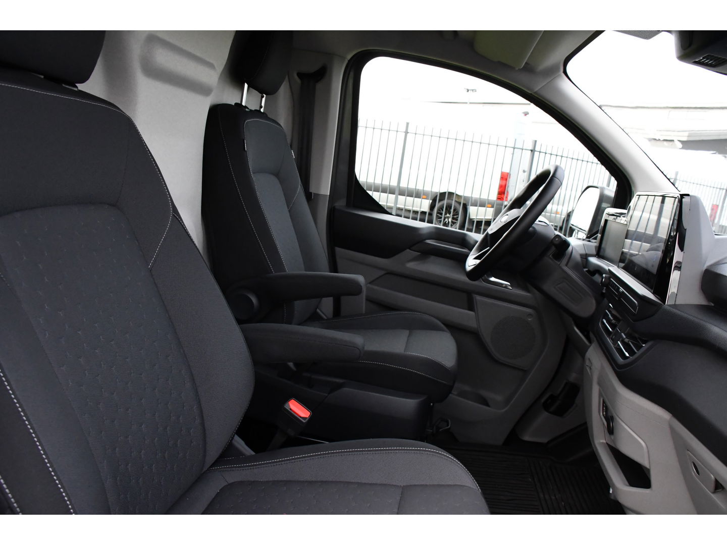 Ford E-Transit Cust. 340 L2H1 Limited 65 kWh DEMO, Virtual, Adaptieve Cruise, Camera, Carplay, Stoelverwarming, LED, 218pk, NAVI, Uniek!