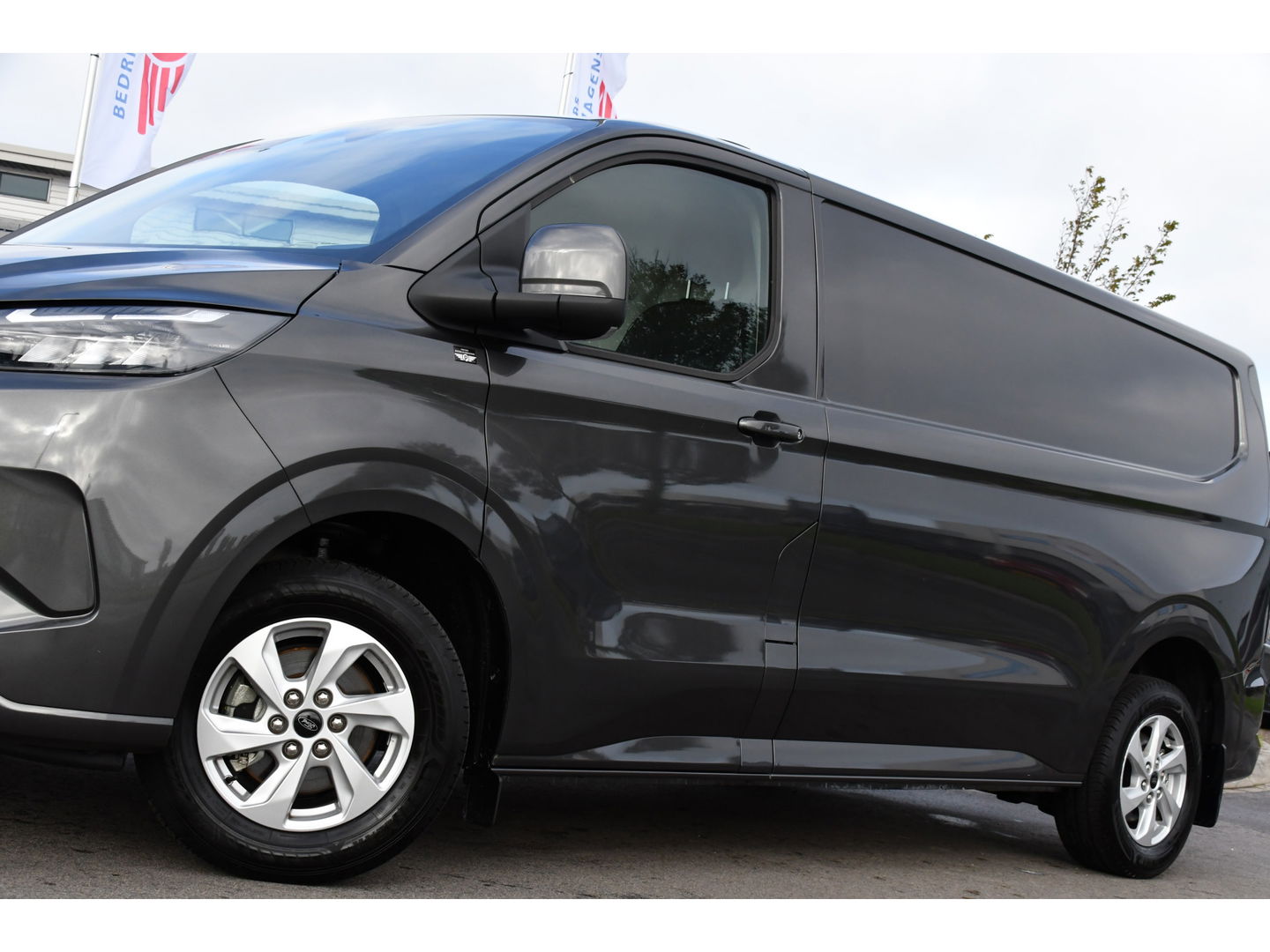 Ford E-Transit Cust. 340 L2H1 Limited 65 kWh DEMO, Virtual, Adaptieve Cruise, Camera, Carplay, Stoelverwarming, LED, 218pk, NAVI, Uniek!