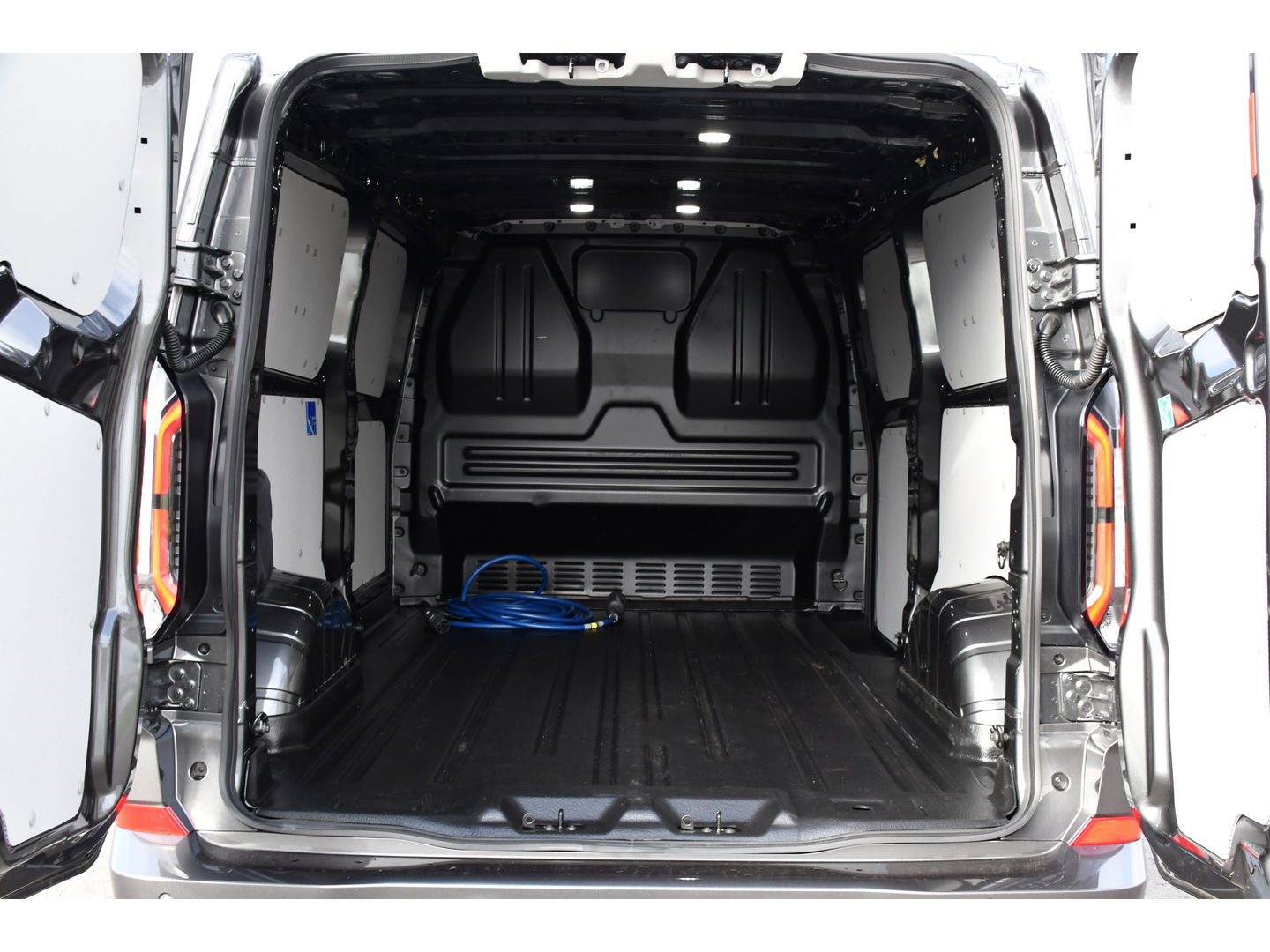 Ford E-Transit Cust. 340 L2H1 Limited 65 kWh DEMO, Virtual, Adaptieve Cruise, Camera, Carplay, Stoelverwarming, LED, 218pk, NAVI, Uniek!