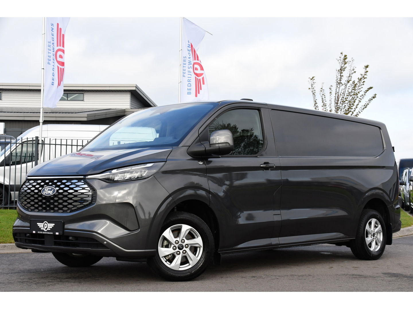 Ford E-Transit Cust. 340 L2H1 Limited 65 kWh DEMO, Virtual, Adaptieve Cruise, Camera, Carplay, Stoelverwarming, LED, 218pk, NAVI, Uniek!