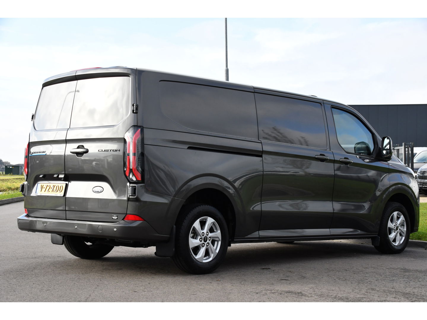 Ford E-Transit Cust. 340 L2H1 Limited 65 kWh DEMO, Virtual, Adaptieve Cruise, Camera, Carplay, Stoelverwarming, LED, 218pk, NAVI, Uniek!