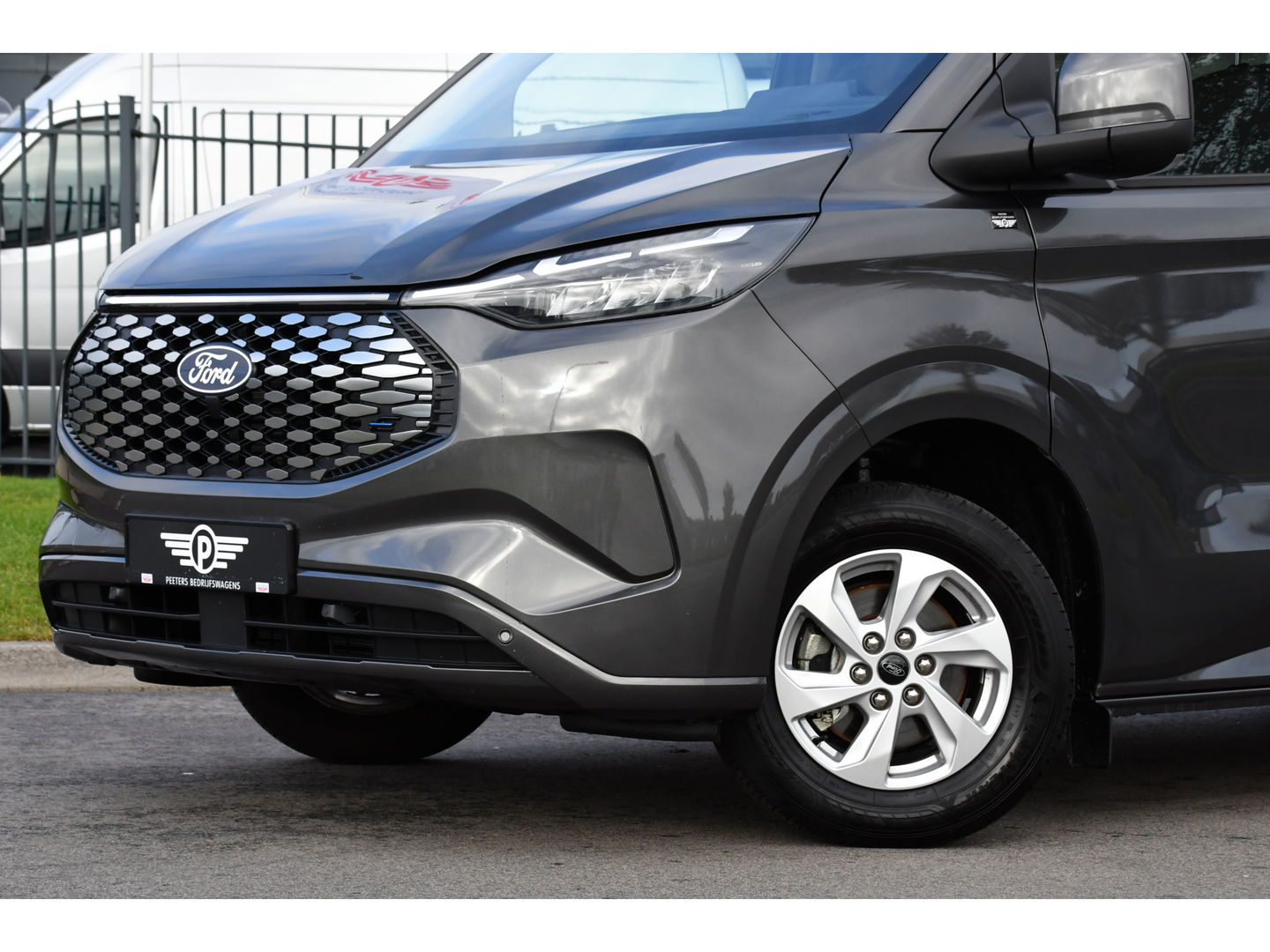 Ford E-Transit Cust. 340 L2H1 Limited 65 kWh DEMO, Virtual, Adaptieve Cruise, Camera, Carplay, Stoelverwarming, LED, 218pk, NAVI, Uniek!