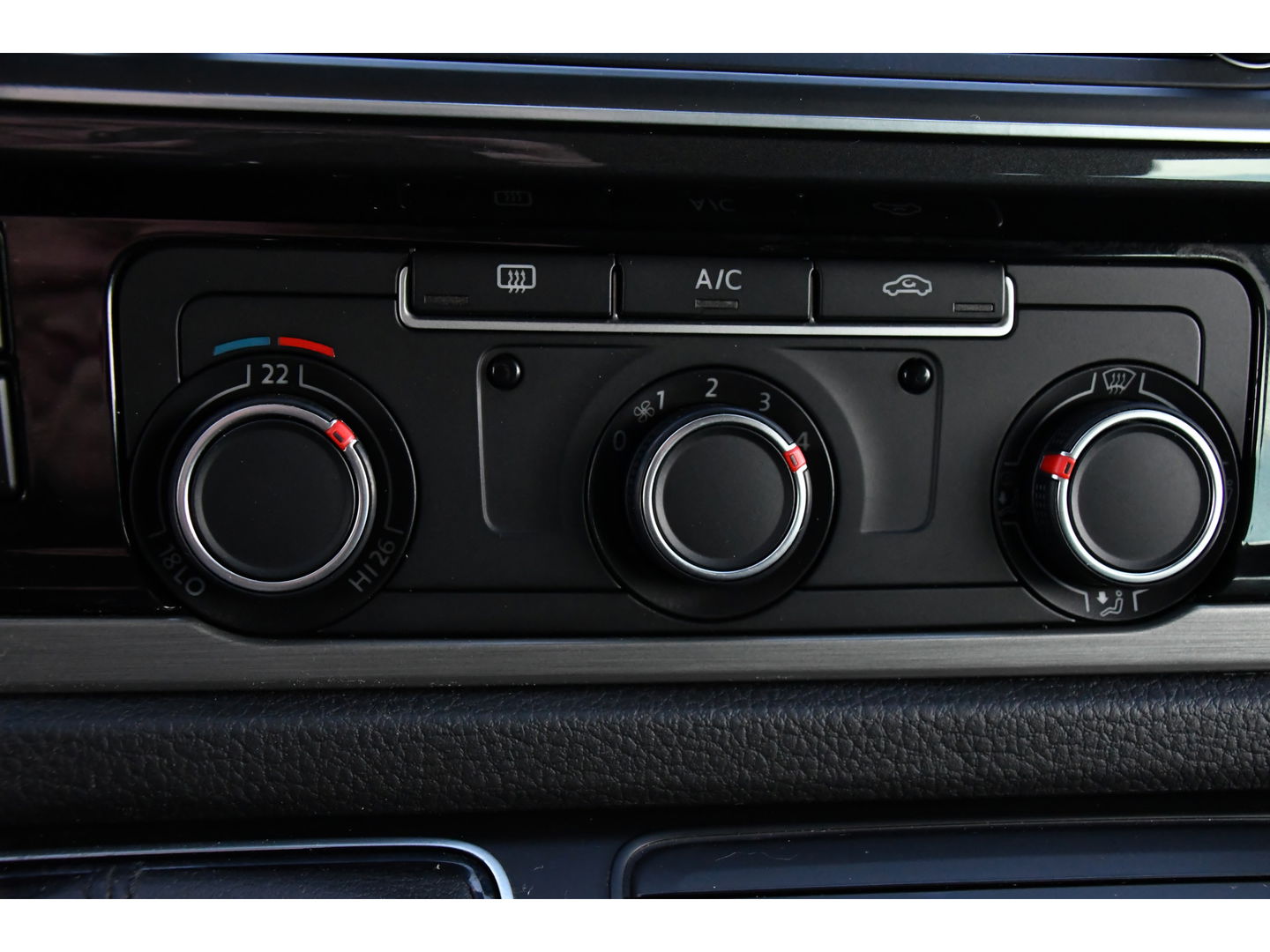 Volkswagen Transporter 2.0 TDI L2H1 DC Bulli Adaptieve Cruise, Carplay, EURO 6, Sensoren, Leder, LED, Automaat, Multimedia, Trekhaak, 2 x Schuifdeur, Uniek!