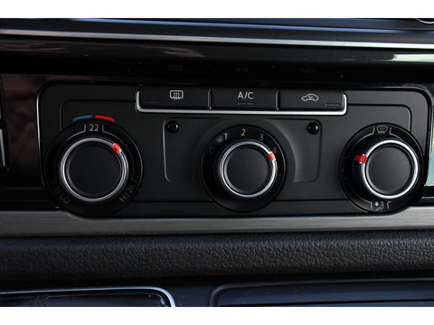 Volkswagen Transporter 2.0 TDI L2H1 DC Bulli Adaptieve Cruise, Carplay, EURO 6, Sensoren, Leder, LED, Automaat, Multimedia, Trekhaak, 2 x Schuifdeur, Uniek!