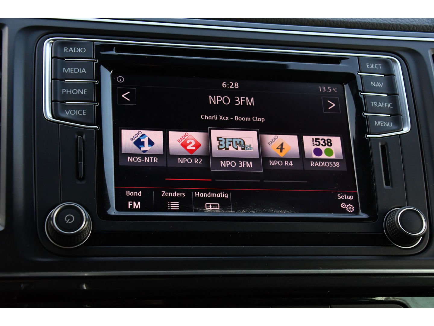 Volkswagen Transporter 2.0 TDI L2H1 DC Bulli Adaptieve Cruise, Carplay, EURO 6, Sensoren, Leder, LED, Automaat, Multimedia, Trekhaak, 2 x Schuifdeur, Uniek!