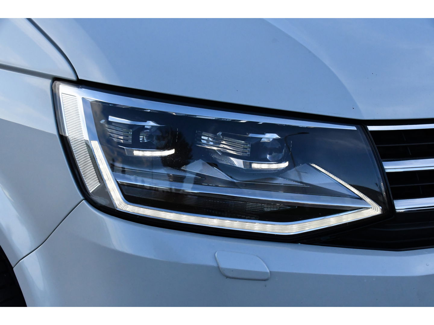 Volkswagen Transporter 2.0 TDI L2H1 DC Bulli Adaptieve Cruise, Carplay, EURO 6, Sensoren, Leder, LED, Automaat, Multimedia, Trekhaak, 2 x Schuifdeur, Uniek!