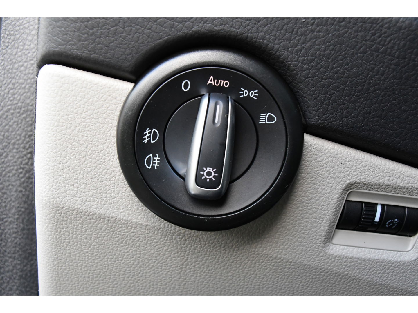 Volkswagen Transporter 2.0 TDI L2H1 DC Bulli Adaptieve Cruise, Carplay, EURO 6, Sensoren, Leder, LED, Automaat, Multimedia, Trekhaak, 2 x Schuifdeur, Uniek!