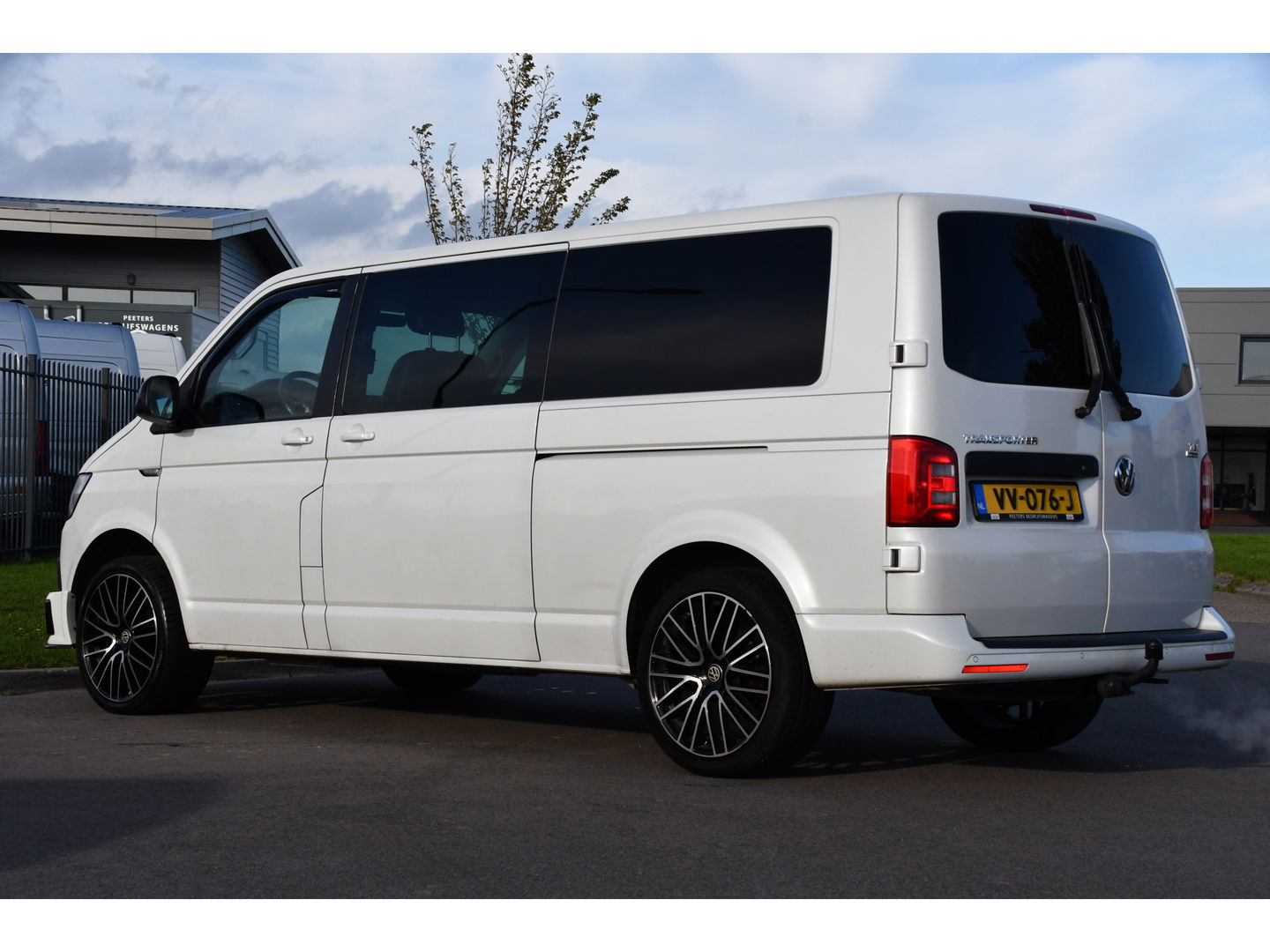 Volkswagen Transporter 2.0 TDI L2H1 DC Bulli Adaptieve Cruise, Carplay, EURO 6, Sensoren, Leder, LED, Automaat, Multimedia, Trekhaak, 2 x Schuifdeur, Uniek!