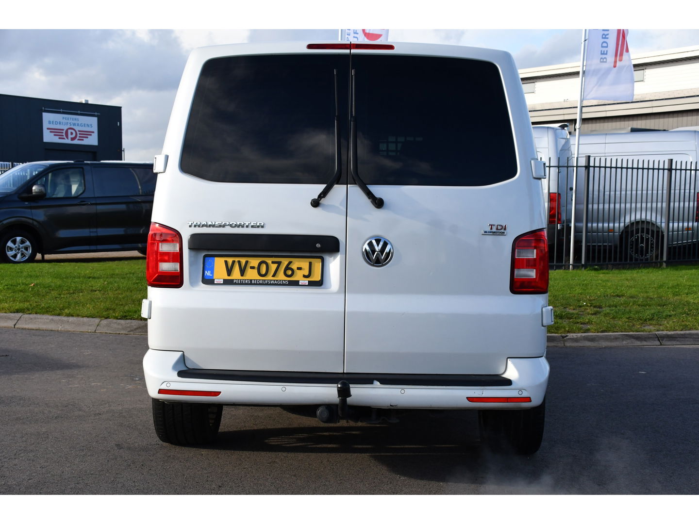 Volkswagen Transporter 2.0 TDI L2H1 DC Bulli Adaptieve Cruise, Carplay, EURO 6, Sensoren, Leder, LED, Automaat, Multimedia, Trekhaak, 2 x Schuifdeur, Uniek!