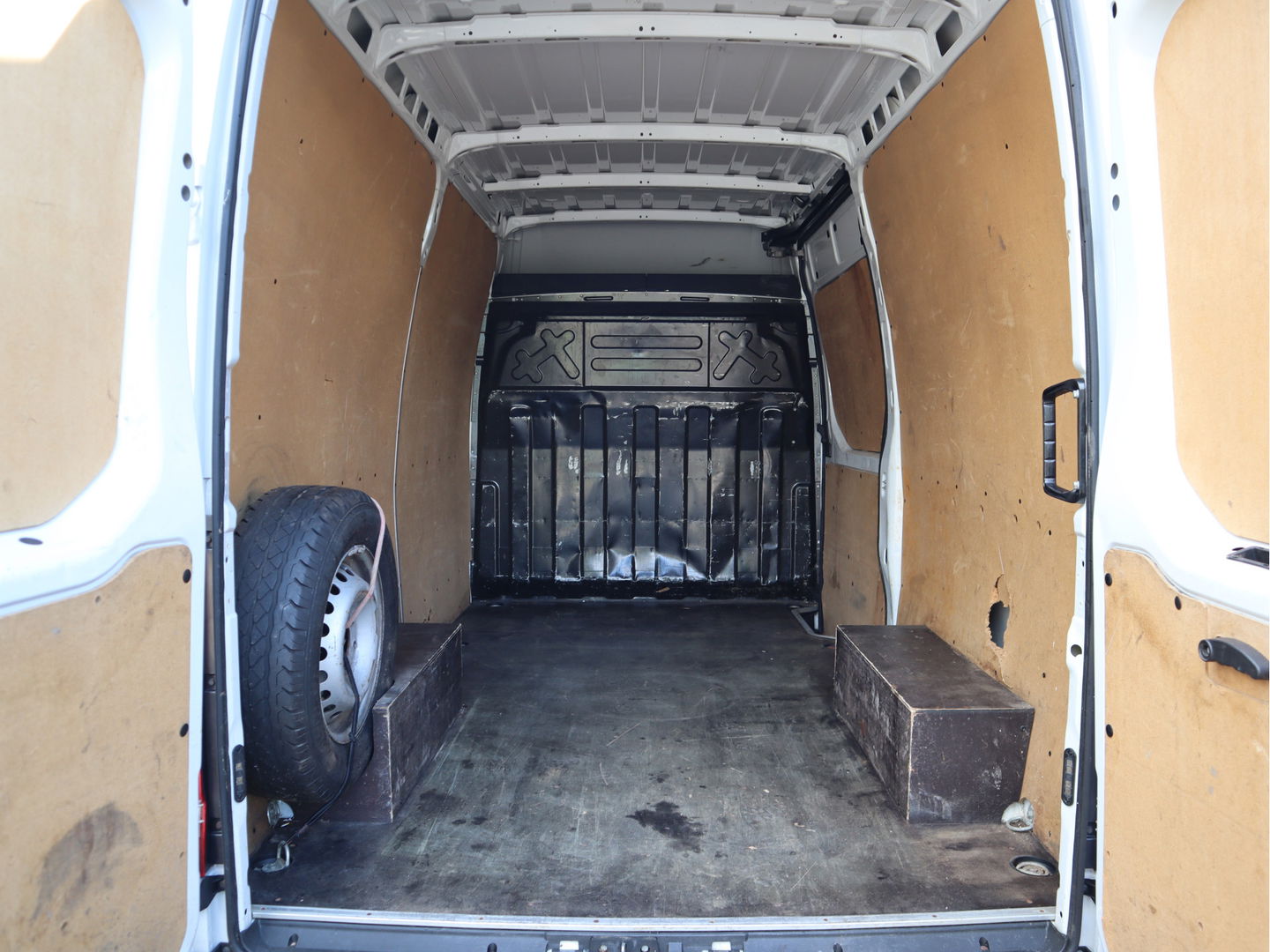 Iveco Daily 35S14 136pk Euro 6 - L2H2 - Trekhaak - Cruise - Airco