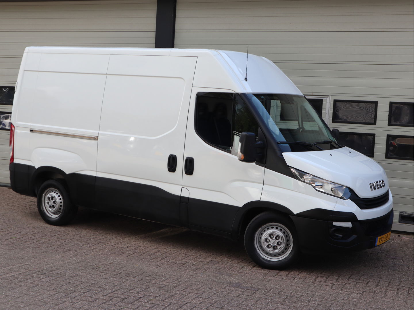 Iveco Daily 35S14 136pk Euro 6 - L2H2 - Trekhaak - Cruise - Airco
