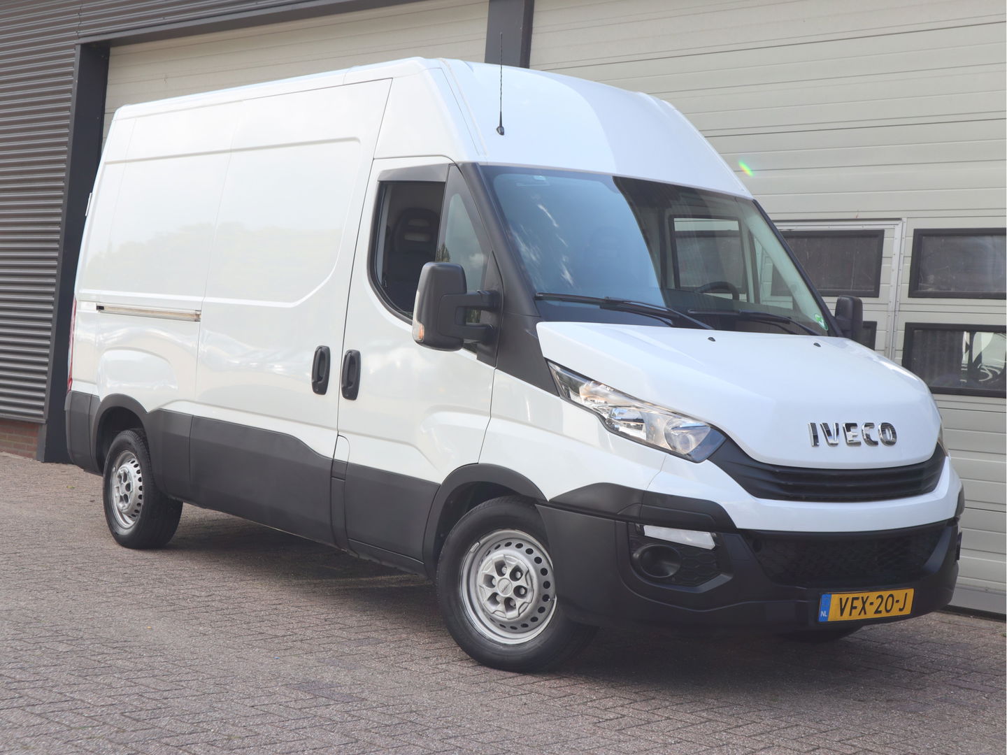 Iveco Daily 35S14 136pk Euro 6 - L2H2 - Trekhaak - Cruise - Airco