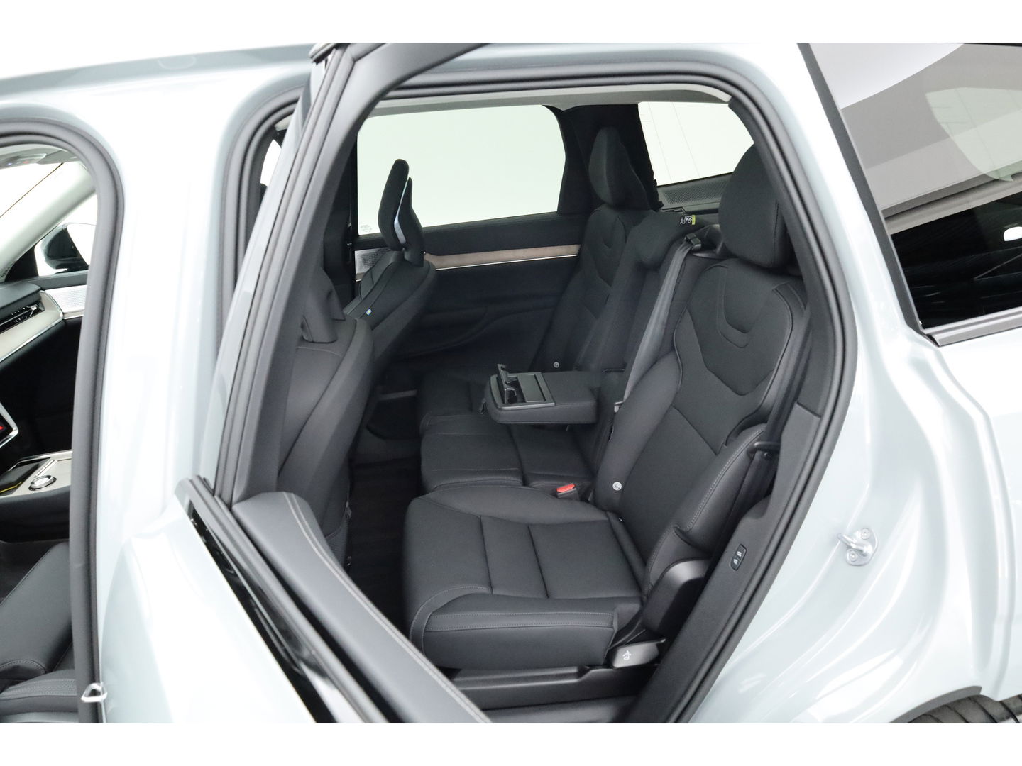 Volvo EX90 Twin Motor Plus 7p. 111 kWh | HUD | Luchtvering | Elek. Trekhaak | CarPlay | 360cam | B&W