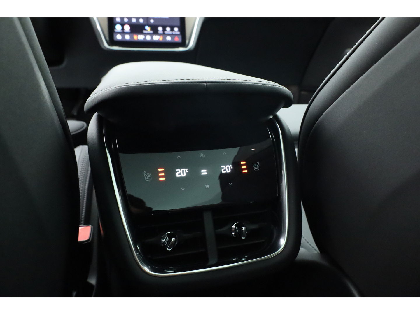 Volvo EX90 Twin Motor Plus 7p. 111 kWh | HUD | Luchtvering | Elek. Trekhaak | CarPlay | 360cam | B&W