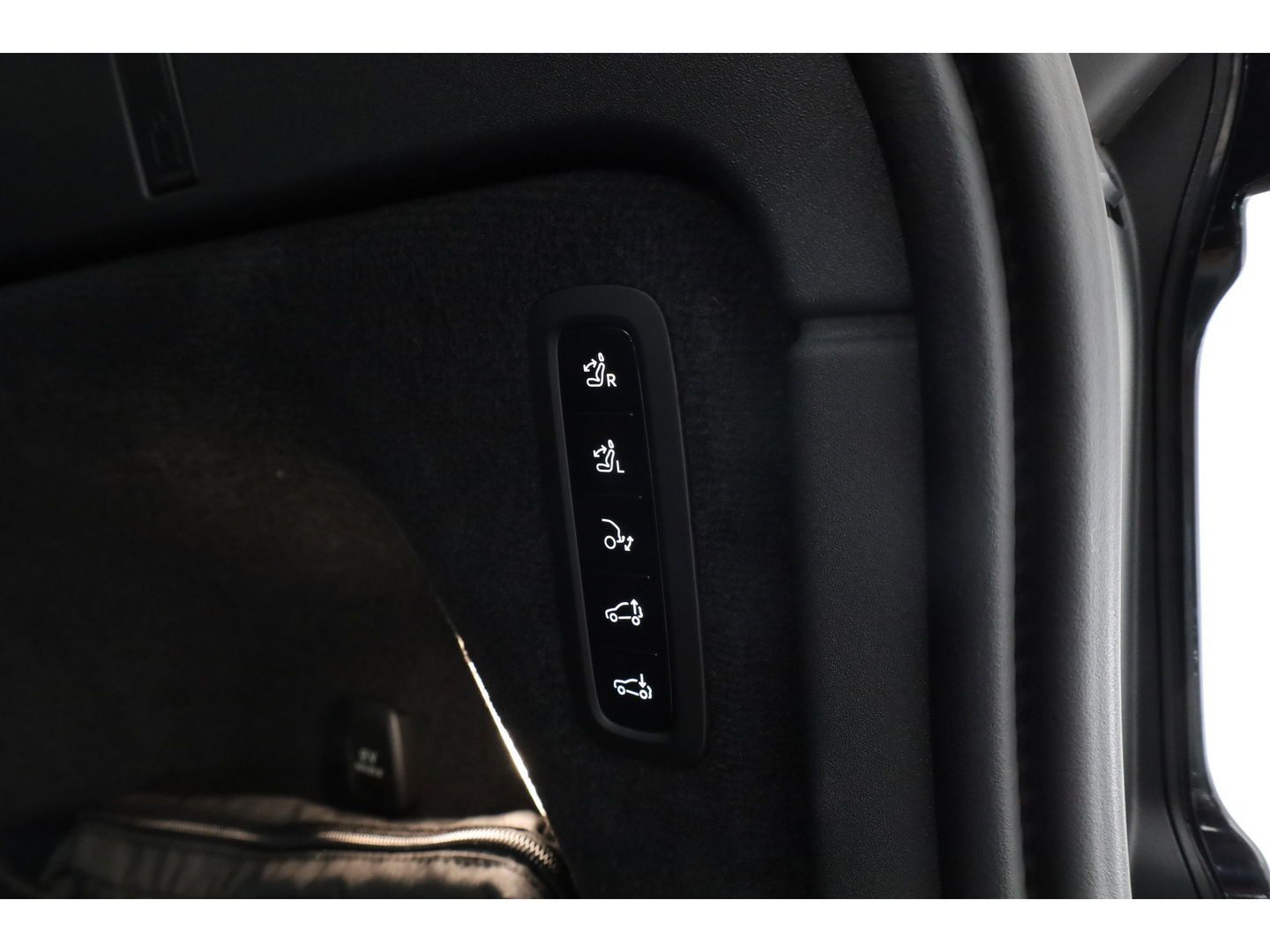 Volvo EX90 Twin Motor Plus 7p. 111 kWh | HUD | Luchtvering | Elek. Trekhaak | CarPlay | 360cam | B&W