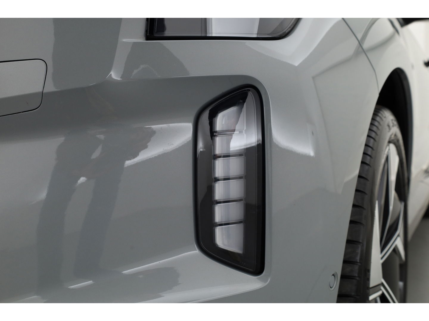 Volvo EX90 Twin Motor Plus 7p. 111 kWh | HUD | Luchtvering | Elek. Trekhaak | CarPlay | 360cam | B&W