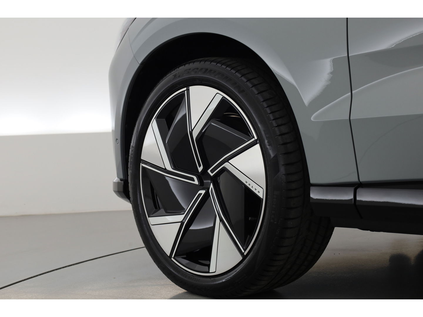 Volvo EX90 Twin Motor Plus 7p. 111 kWh | HUD | Luchtvering | Elek. Trekhaak | CarPlay | 360cam | B&W