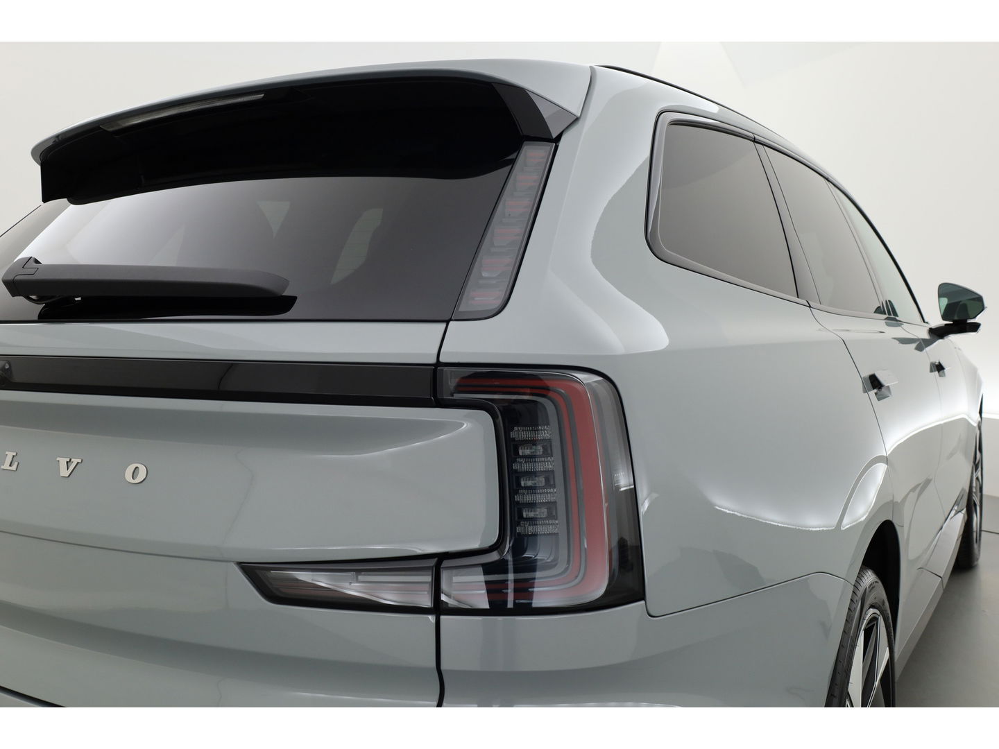 Volvo EX90 Twin Motor Plus 7p. 111 kWh | HUD | Luchtvering | Elek. Trekhaak | CarPlay | 360cam | B&W