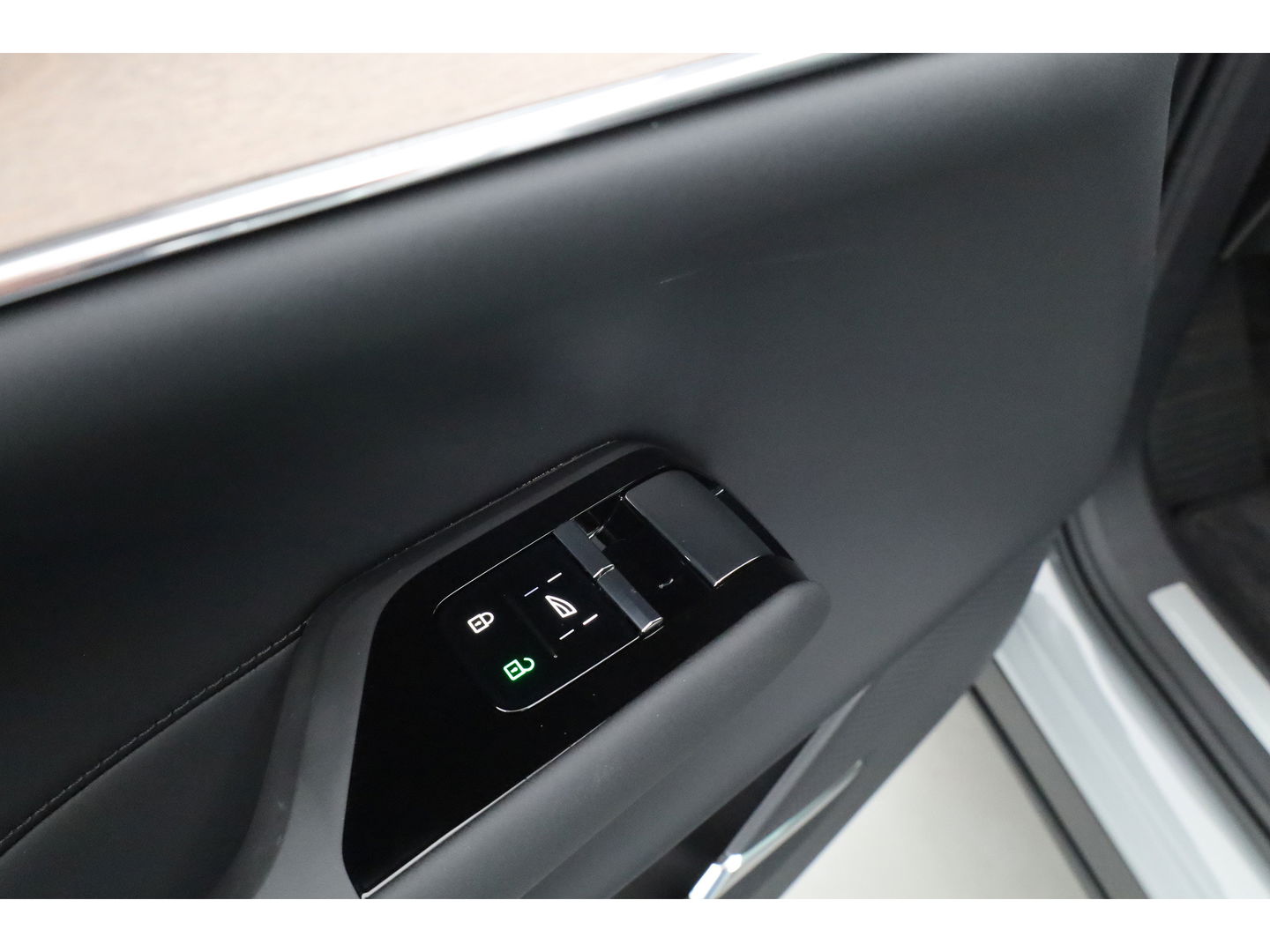 Volvo EX90 Twin Motor Plus 7p. 111 kWh | HUD | Luchtvering | Elek. Trekhaak | CarPlay | 360cam | B&W