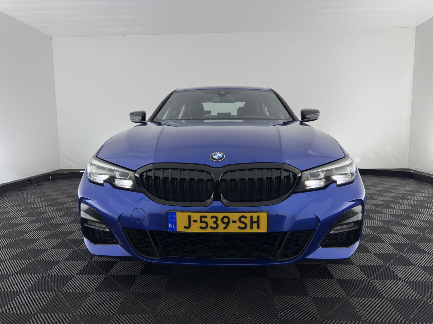 BMW 3-serie 320i High Executive M-Sportpack (INCL.BTW) *LEATHER-MICROFIBRE | FULL-LED | HEATED-SPORTSEATS | BLIND-SPOT | HIFI-SOUND | KEYLESS | NAVI-FULLMAP | ECC | PDC | CRUISE | 20''ALU*