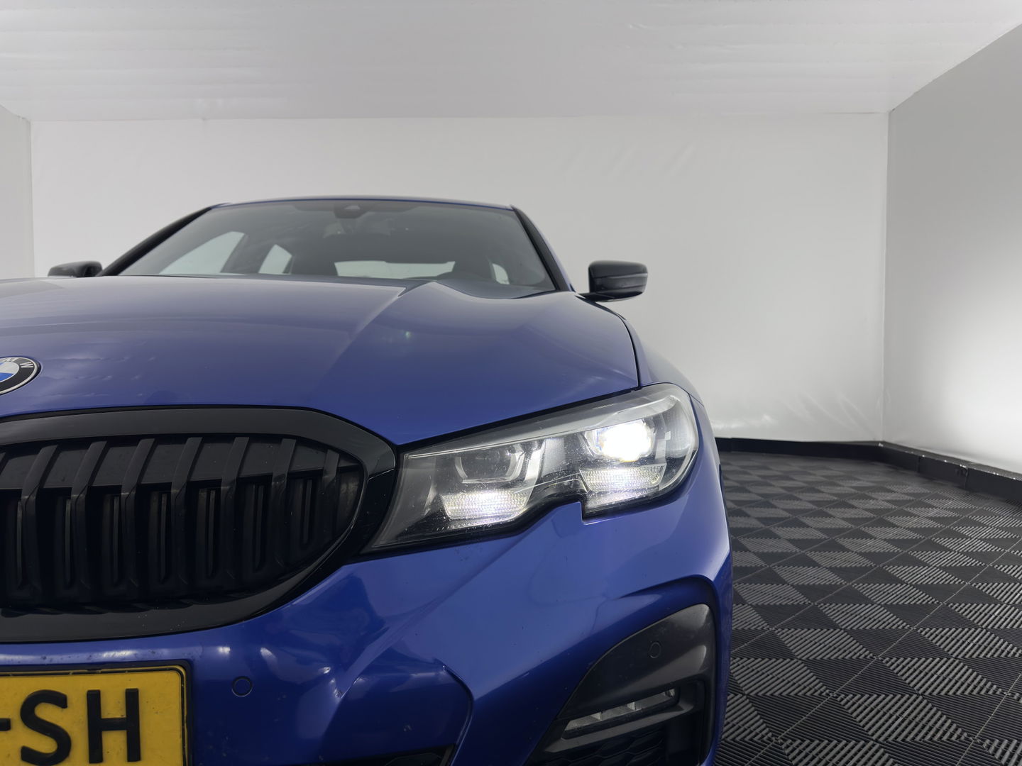 BMW 3-serie 320i High Executive M-Sportpack (INCL.BTW) *LEATHER-MICROFIBRE | FULL-LED | HEATED-SPORTSEATS | BLIND-SPOT | HIFI-SOUND | KEYLESS | NAVI-FULLMAP | ECC | PDC | CRUISE | 20''ALU*