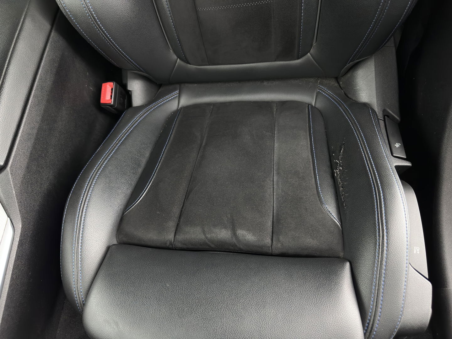 BMW 3-serie 320i High Executive M-Sportpack (INCL.BTW) *LEATHER-MICROFIBRE | FULL-LED | HEATED-SPORTSEATS | BLIND-SPOT | HIFI-SOUND | KEYLESS | NAVI-FULLMAP | ECC | PDC | CRUISE | 20''ALU*