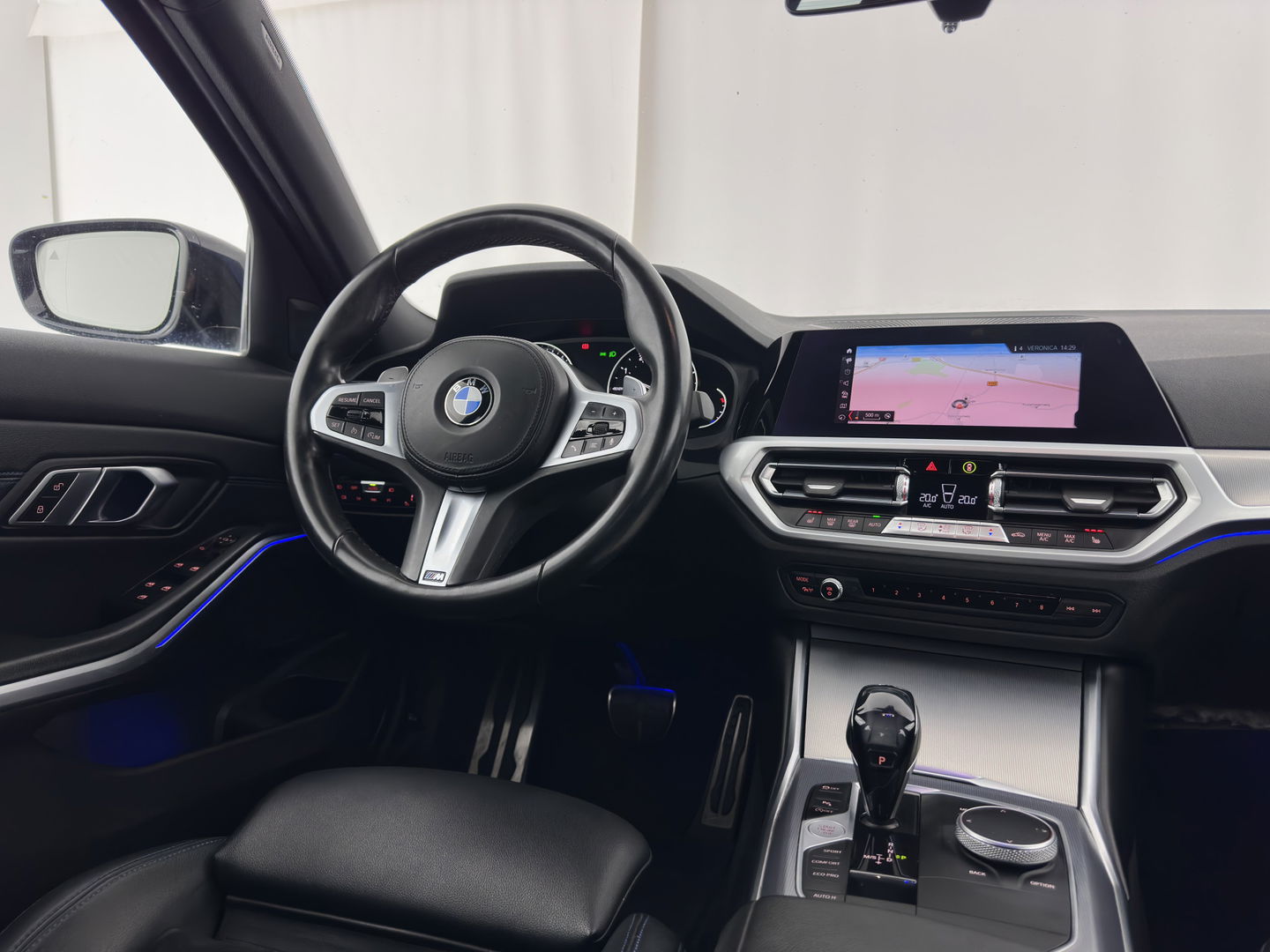 BMW 3-serie 320i High Executive M-Sportpack (INCL.BTW) *LEATHER-MICROFIBRE | FULL-LED | HEATED-SPORTSEATS | BLIND-SPOT | HIFI-SOUND | KEYLESS | NAVI-FULLMAP | ECC | PDC | CRUISE | 20''ALU*