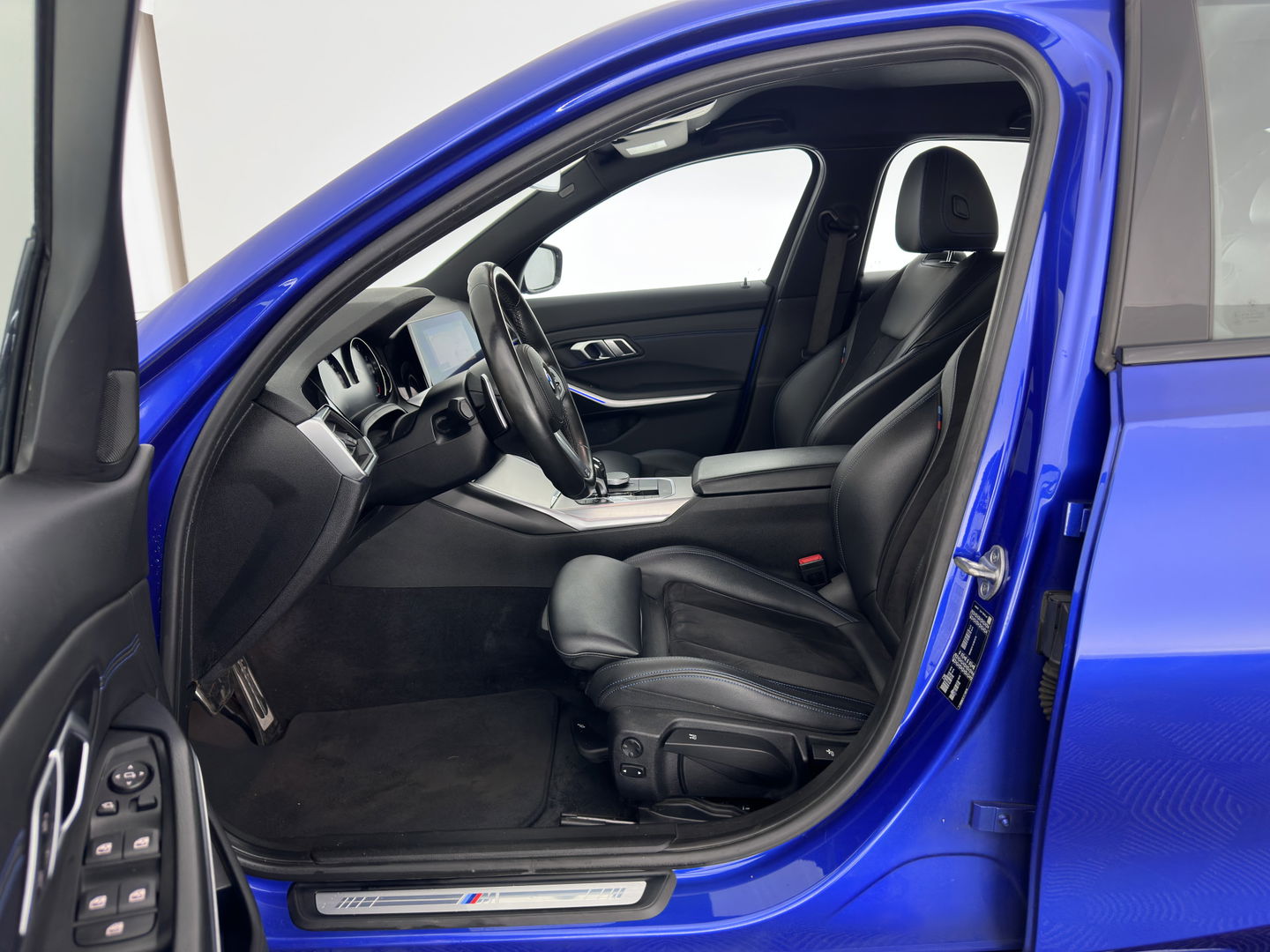 BMW 3-serie 320i High Executive M-Sportpack (INCL.BTW) *LEATHER-MICROFIBRE | FULL-LED | HEATED-SPORTSEATS | BLIND-SPOT | HIFI-SOUND | KEYLESS | NAVI-FULLMAP | ECC | PDC | CRUISE | 20''ALU*