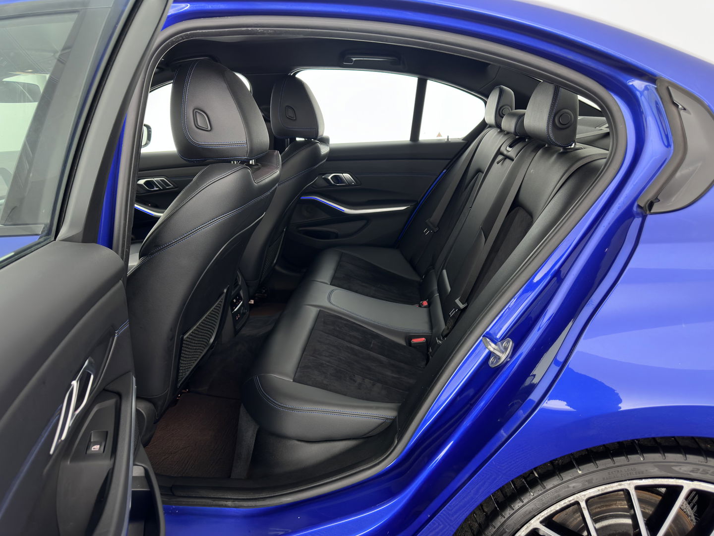 BMW 3-serie 320i High Executive M-Sportpack (INCL.BTW) *LEATHER-MICROFIBRE | FULL-LED | HEATED-SPORTSEATS | BLIND-SPOT | HIFI-SOUND | KEYLESS | NAVI-FULLMAP | ECC | PDC | CRUISE | 20''ALU*