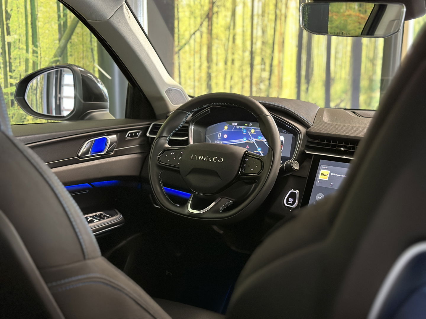 Lynk & Co 01 1.5 | NIEUW! | Panoramadak | 360° graden camera | Adaptive Cruise Control | Keyless | Elektrische Bestuurdersstoel + Geheugen | Parkeersensoren | Apple Carplay | Android Auto | Infinity Geluidssy