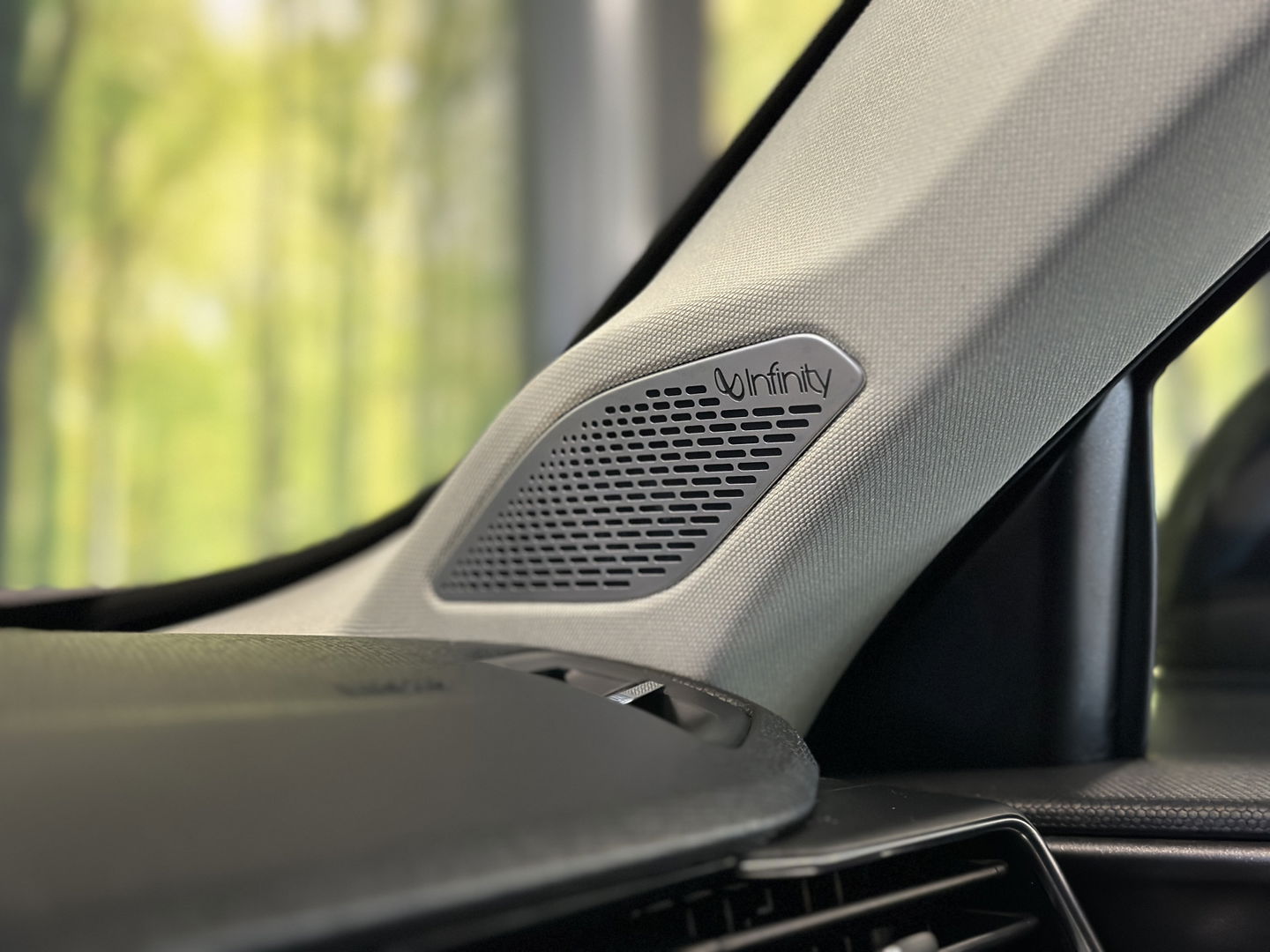 Lynk & Co 01 1.5 | NIEUW! | Panoramadak | 360° graden camera | Adaptive Cruise Control | Keyless | Elektrische Bestuurdersstoel + Geheugen | Parkeersensoren | Apple Carplay | Android Auto | Infinity Geluidssy