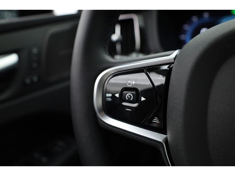 Volvo XC60 2.0 T8 Plug-in hybrid AWD Ultimate Dark | Head-up | 360 camera | Pano-dak | Stoel + stuurverw.