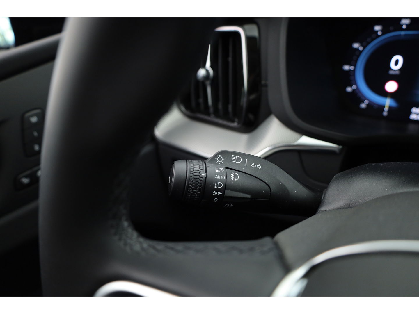 Volvo XC60 2.0 T8 Plug-in hybrid AWD Ultimate Dark | Head-up | 360 camera | Pano-dak | Stoel + stuurverw.