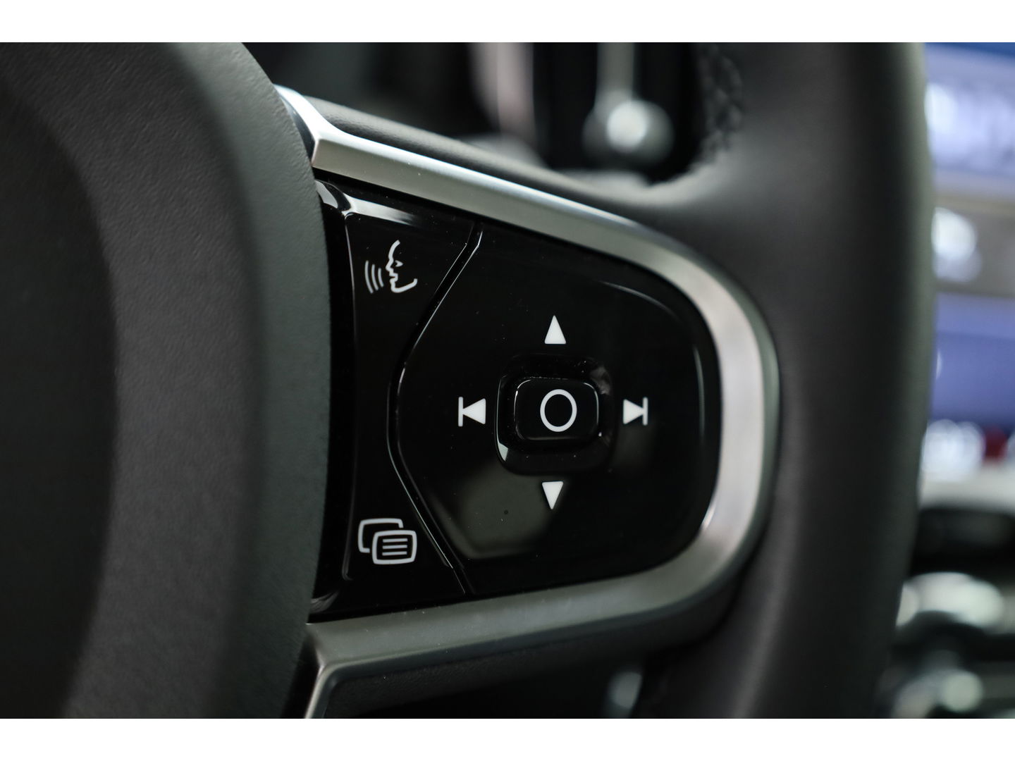 Volvo XC60 2.0 T8 Plug-in hybrid AWD Ultimate Dark | Head-up | 360 camera | Pano-dak | Stoel + stuurverw.